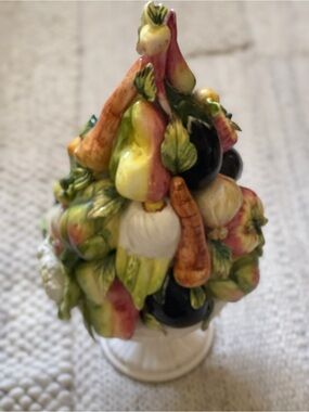 Porcelain Vintage Vegetable Decor.